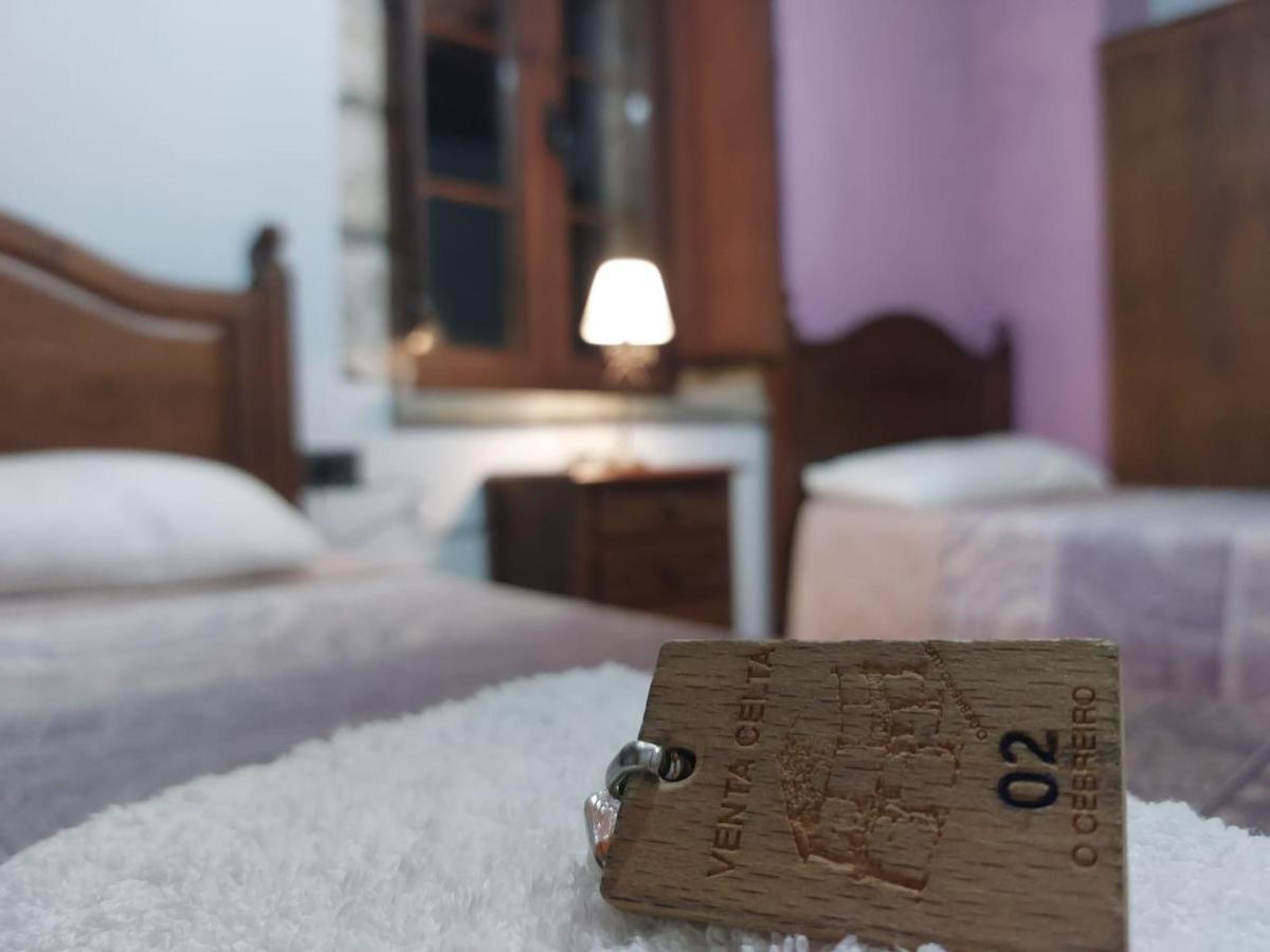 La Venta Celta Hotel O Cebrero Luaran gambar