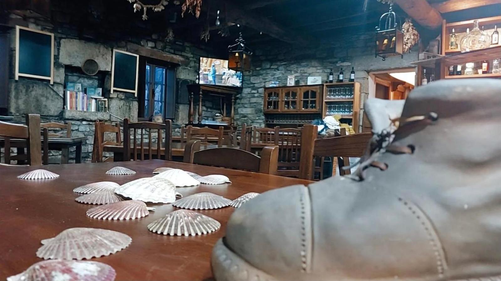 La Venta Celta Hotel O Cebrero Luaran gambar